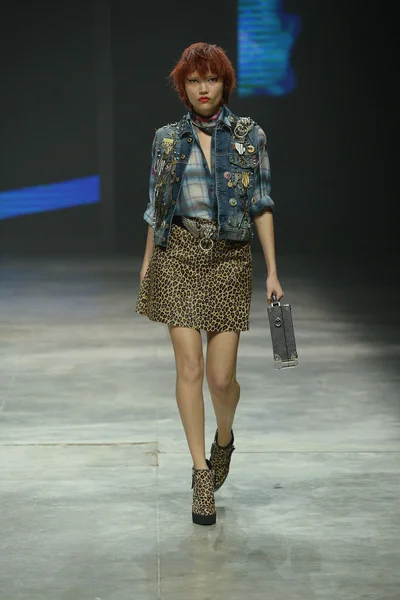 Look 50